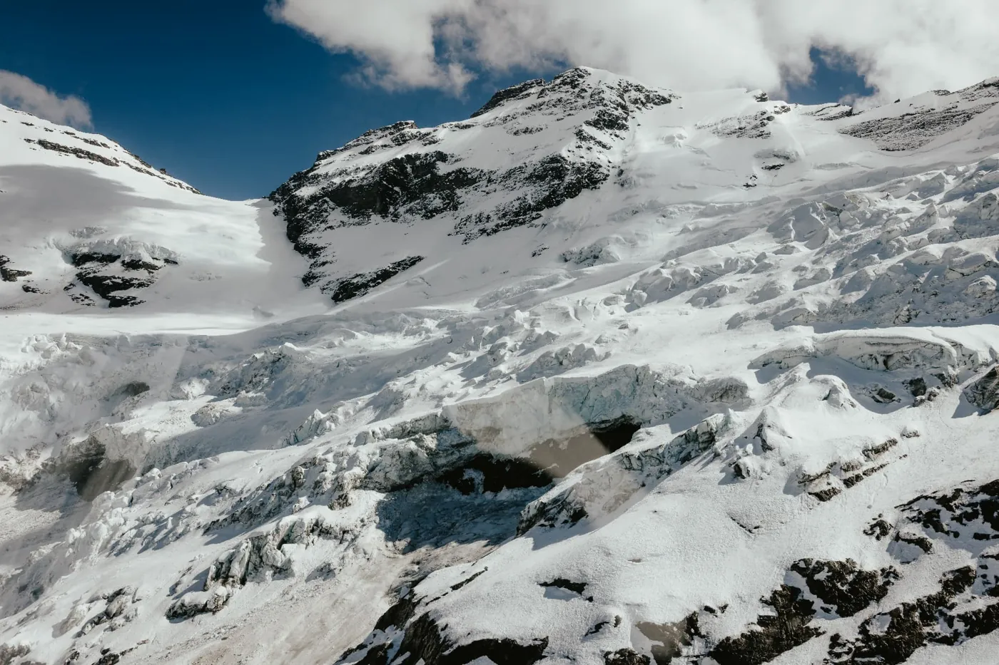 Snowfields and hanging glacier on Mount Earnslaw / Pikirakatahi seen on a heli elopement flight.