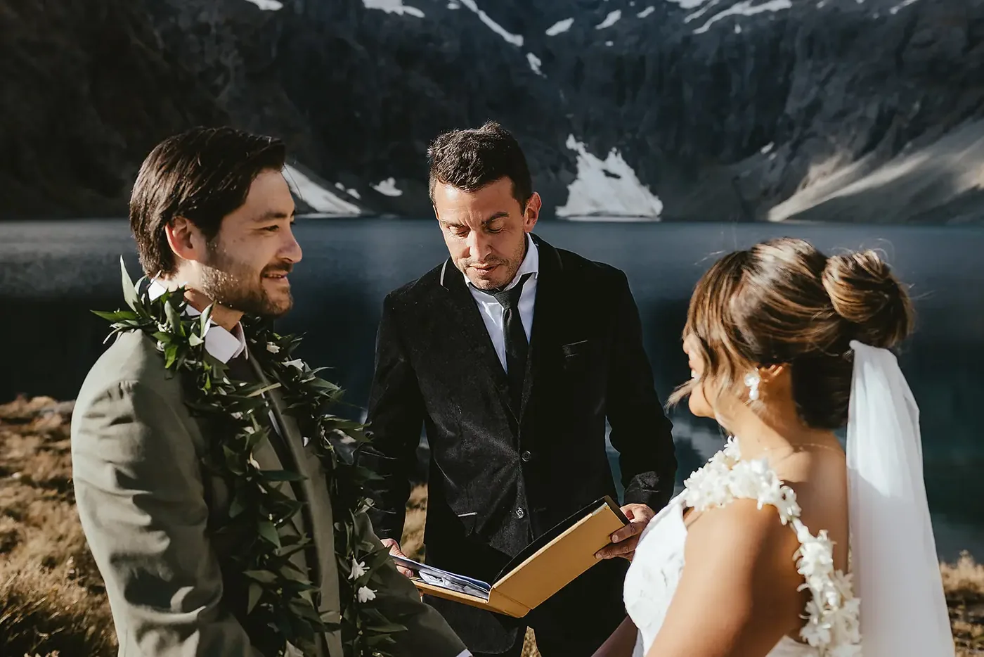 Vows at Lake Erskine with celebrant Jason Medina